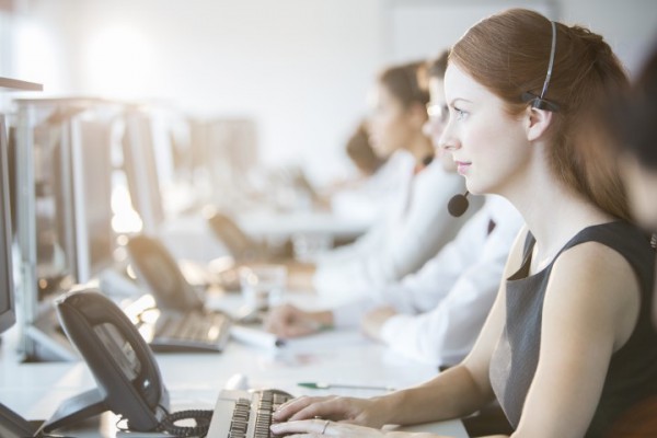 Businesswoman wearing headset in a row of people (Small)